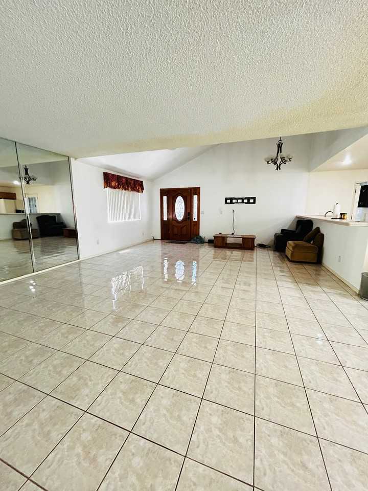 2346 Seabright Ave - Photo 3 of 12