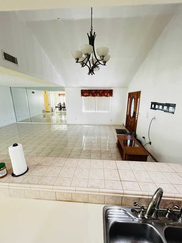2346 Seabright Ave - Photo 6 of 12