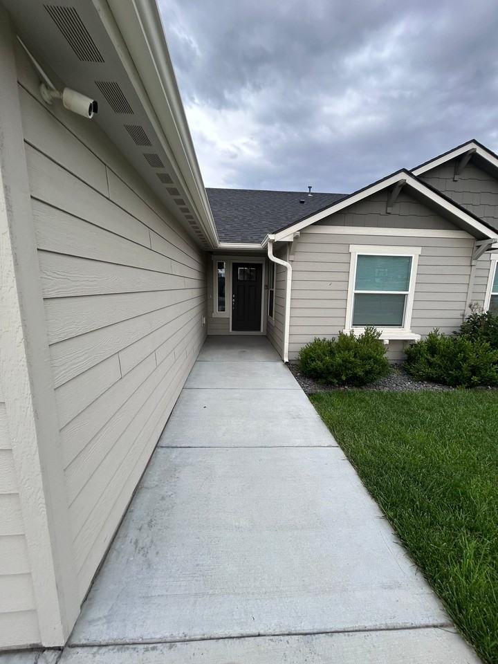3871 Webster Ave - Photo 4 of 21
