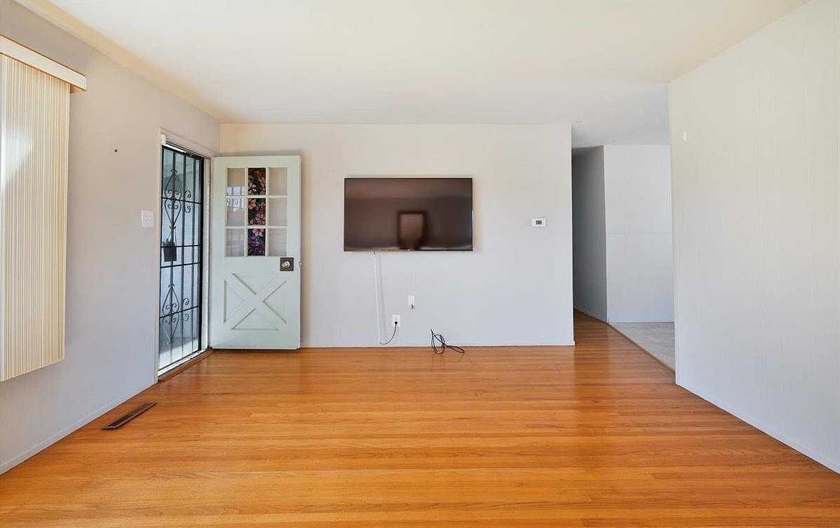 2933 Cornelius Dr - Photo 5 of 19