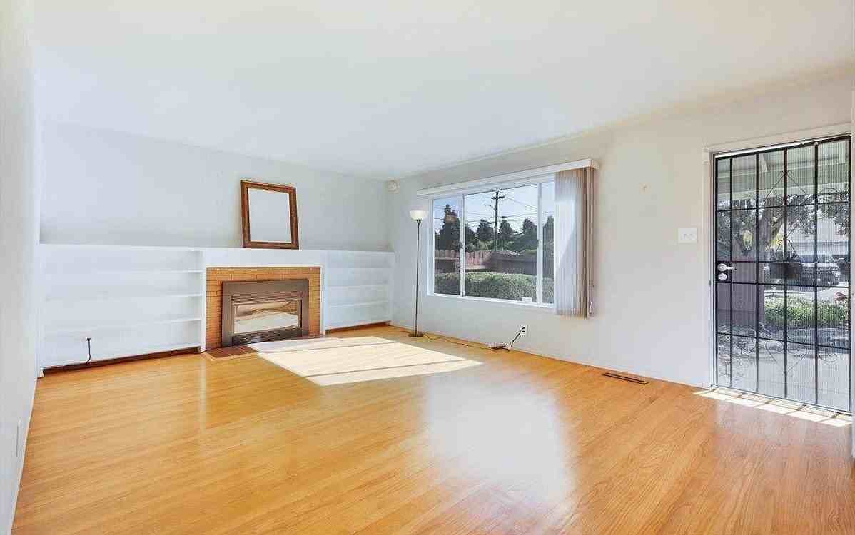 2933 Cornelius Dr - Photo 6 of 19