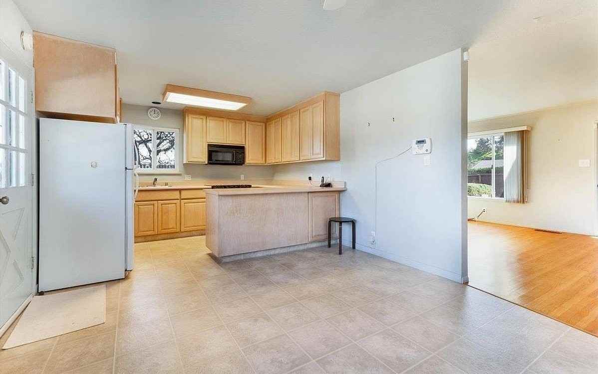 2933 Cornelius Dr - Photo 7 of 19