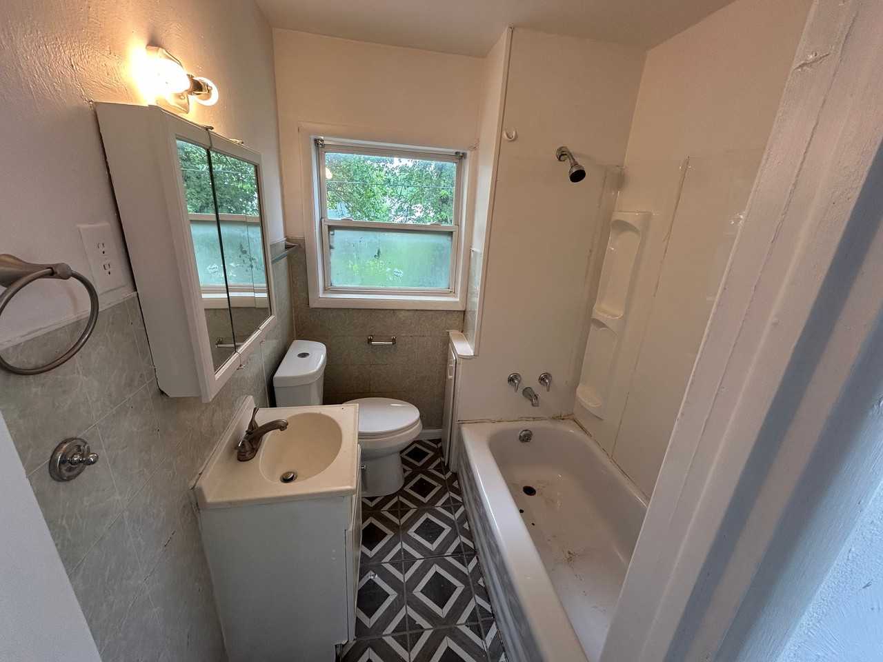 33 Jefferson St - Photo 2 of 5