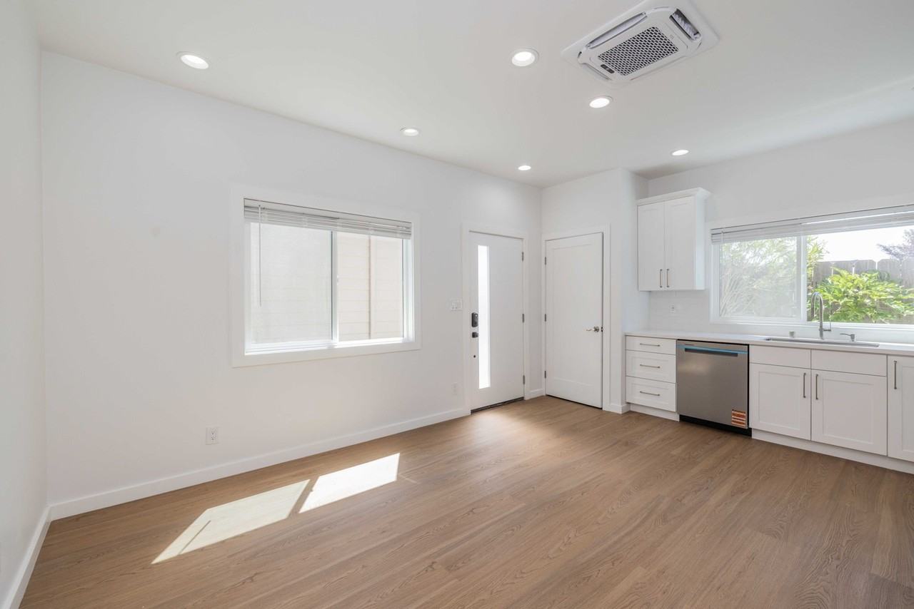 19139 Vaughn Ave Unit B - Photo 5 of 19