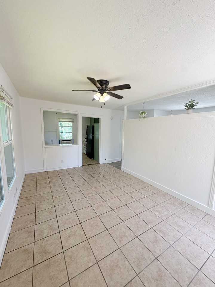 628 N 36th St #B - Photo 2 of 21