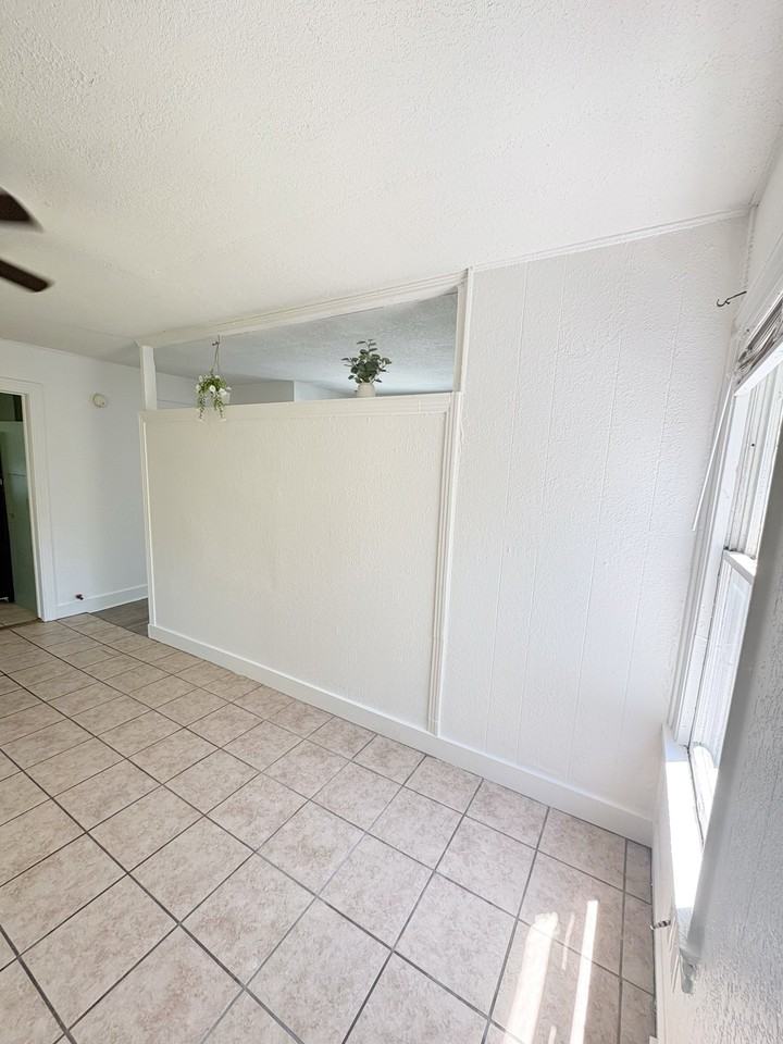 628 N 36th St #B - Photo 4 of 21