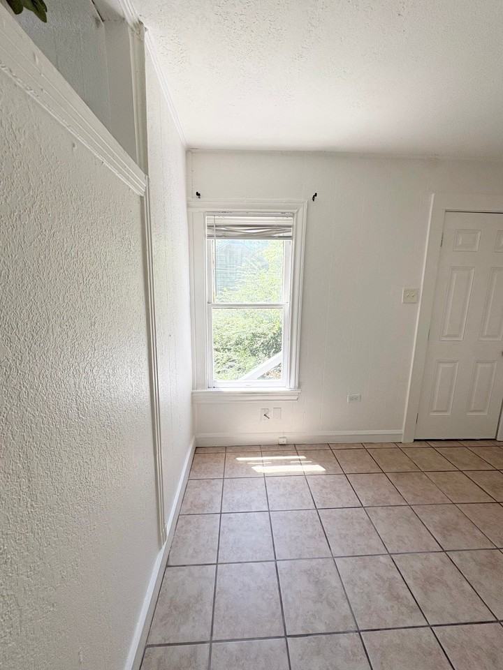 628 N 36th St #B - Photo 5 of 21