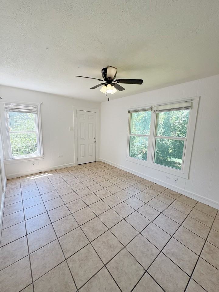 628 N 36th St #B - Photo 6 of 21