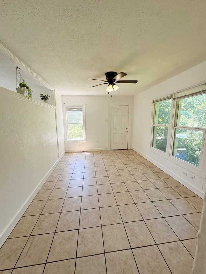 628 N 36th St #B - Photo 7 of 21