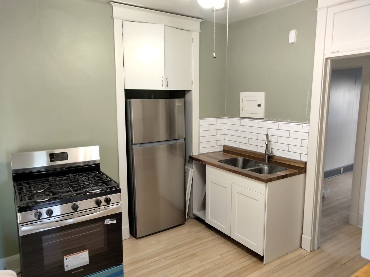 1519 E 2nd St #2 - Photo 5 of 13