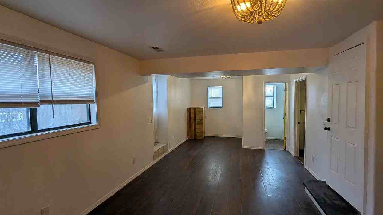 1 Easington Ln - Photo 6 of 11