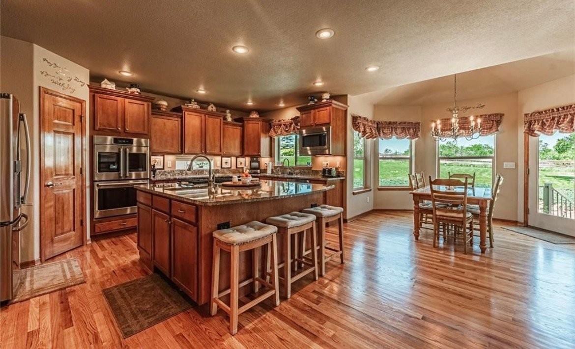 1630 Oakmont Dr - Photo 2 of 23