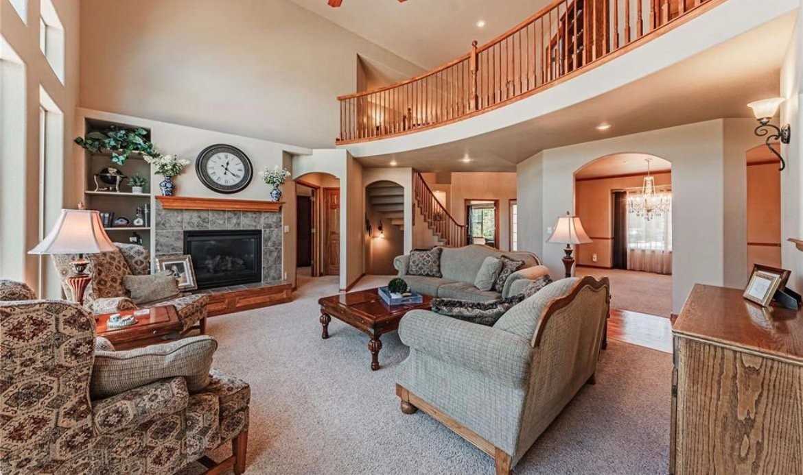 1630 Oakmont Dr - Photo 3 of 23