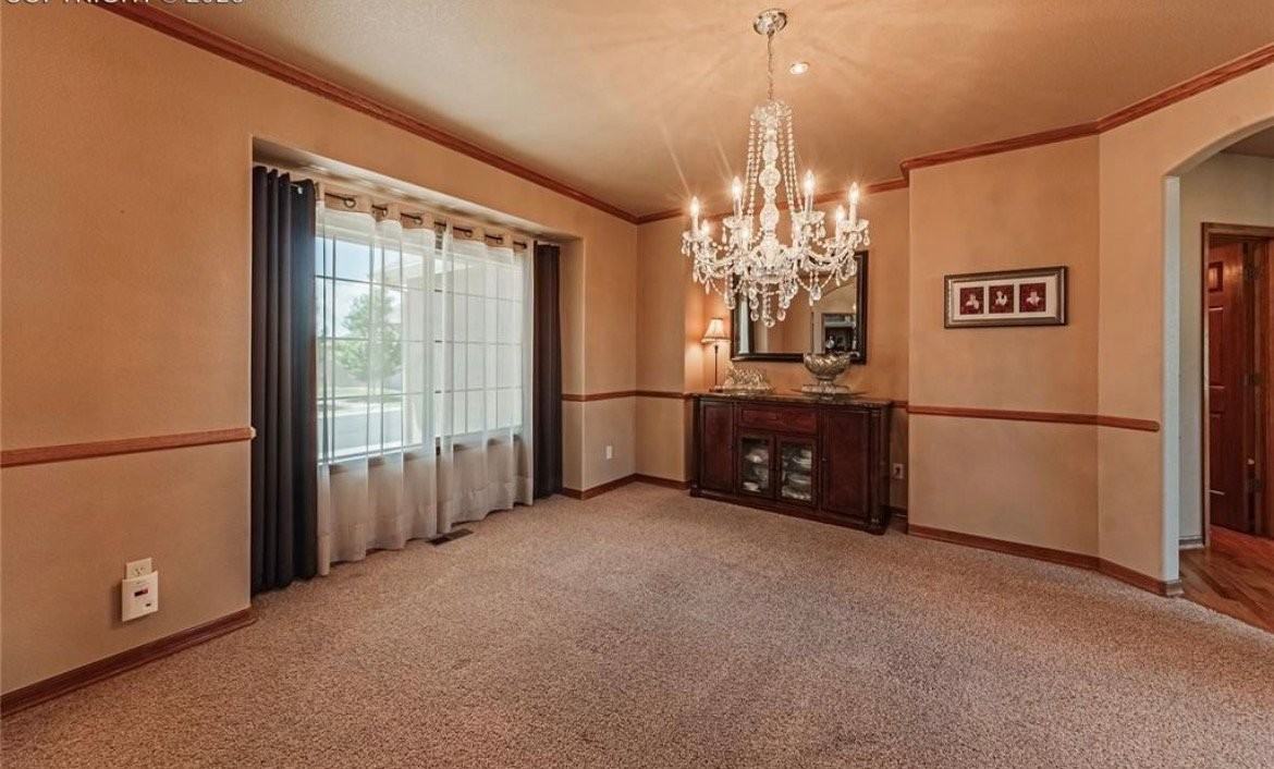 1630 Oakmont Dr - Photo 4 of 23
