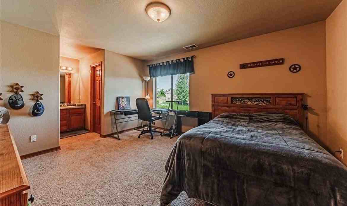 1630 Oakmont Dr - Photo 7 of 23