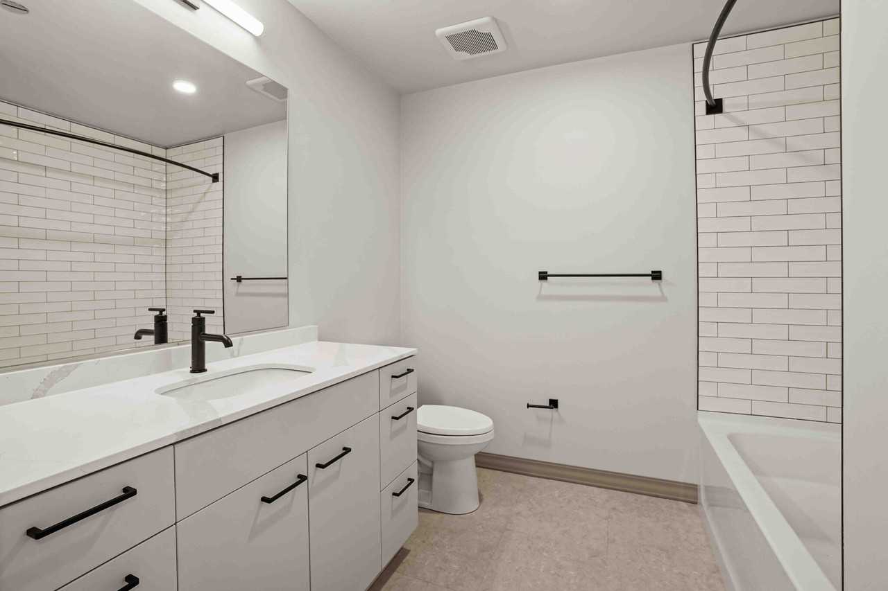 2165 N Elston Ave - Photo 6 of 18