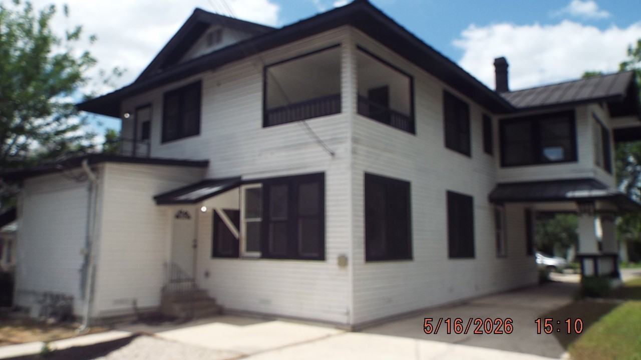 940 W Mulberry, Upstairs, Front, - Photo 2 of 14