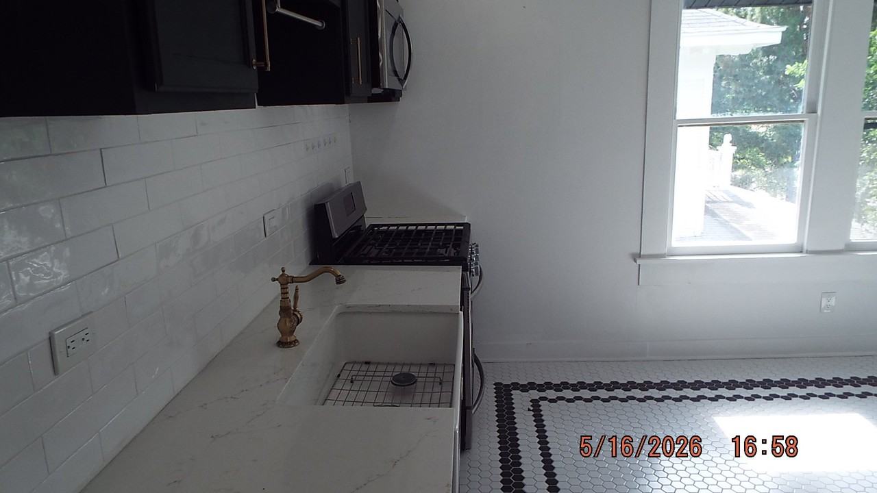 940 W Mulberry, Upstairs, Front, - Photo 3 of 14
