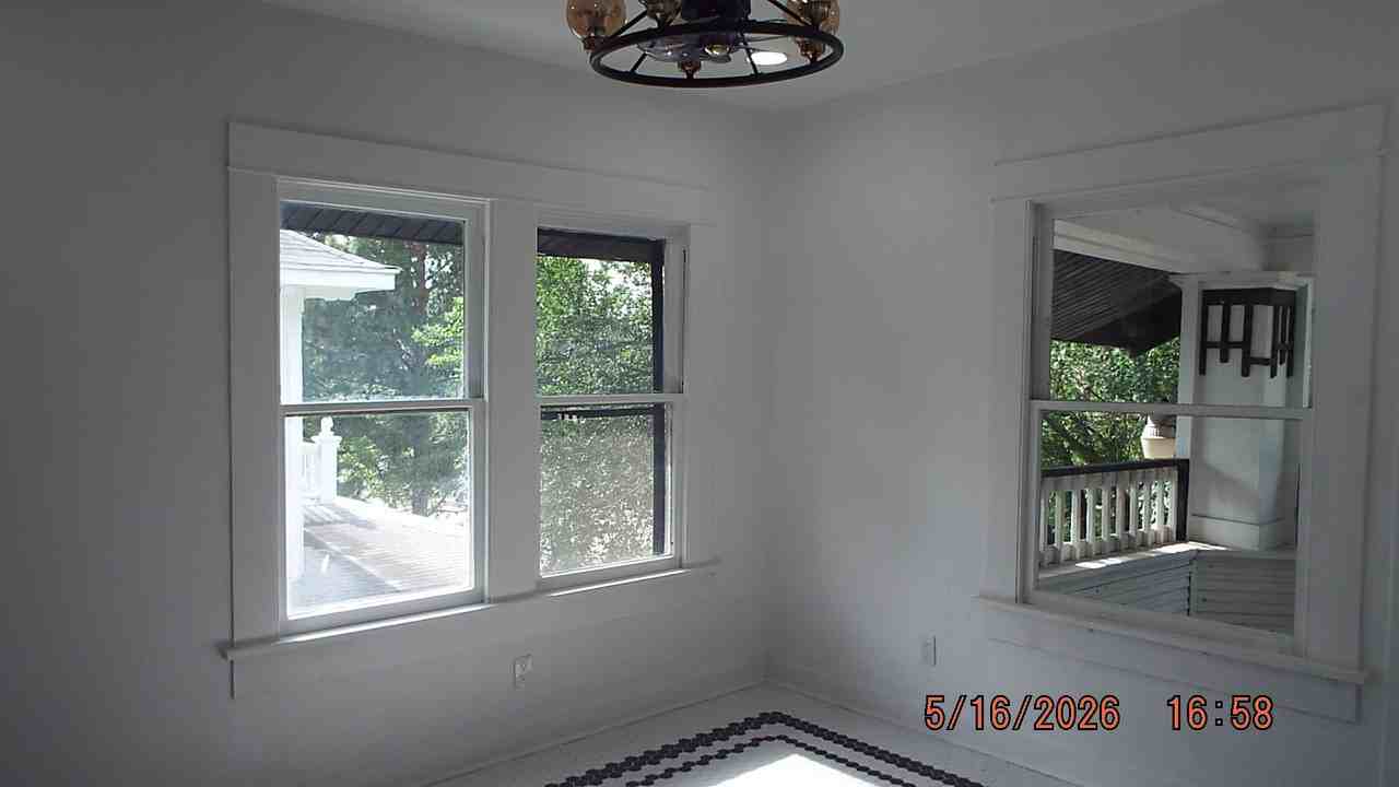 940 W Mulberry, Upstairs, Front, - Photo 4 of 14