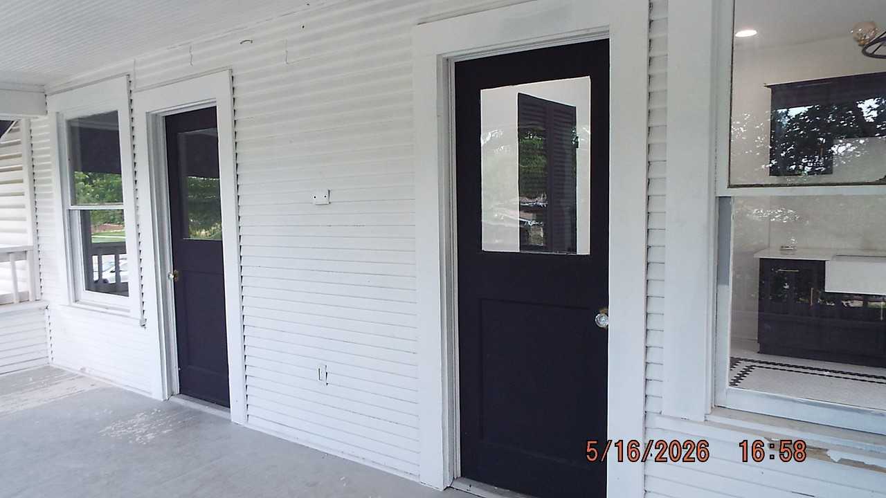 940 W Mulberry, Upstairs, Front, - Photo 6 of 14