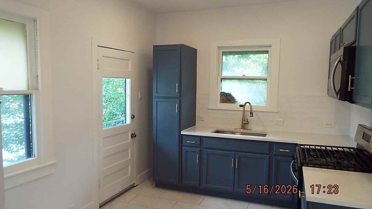 940 W. Mulberry, Upstairs, Rear, - Photo 5 of 13