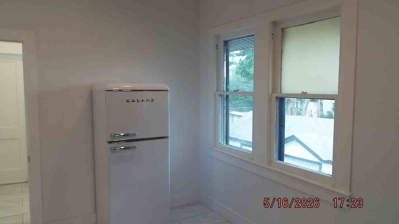 940 W. Mulberry, Upstairs, Rear, - Photo 7 of 13