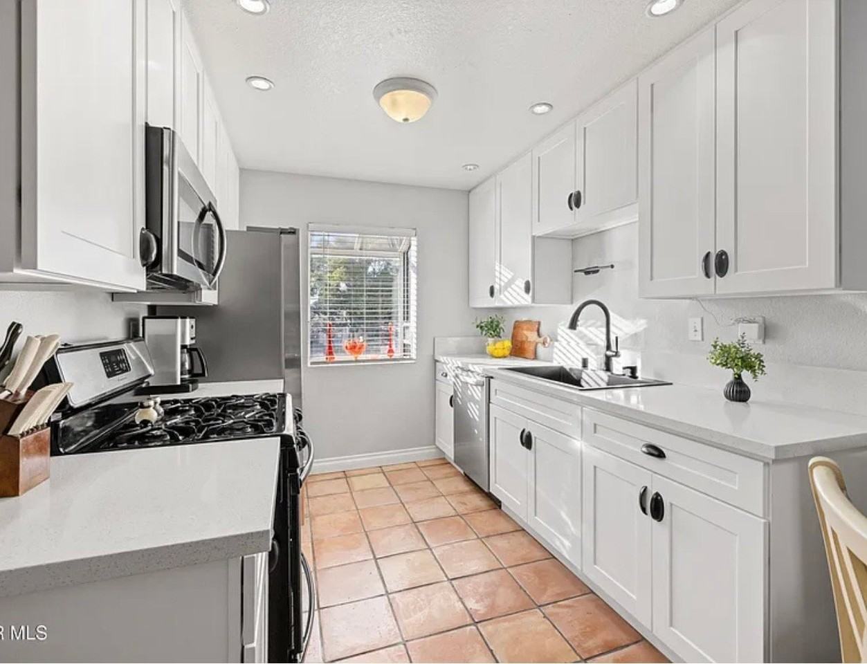 5204 Columbus Pl - Photo 2 of 11