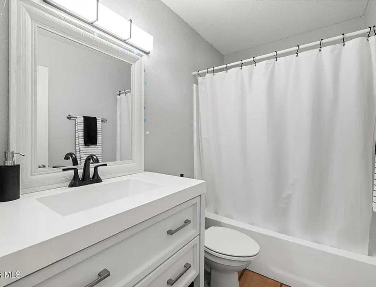 5204 Columbus Pl - Photo 4 of 11