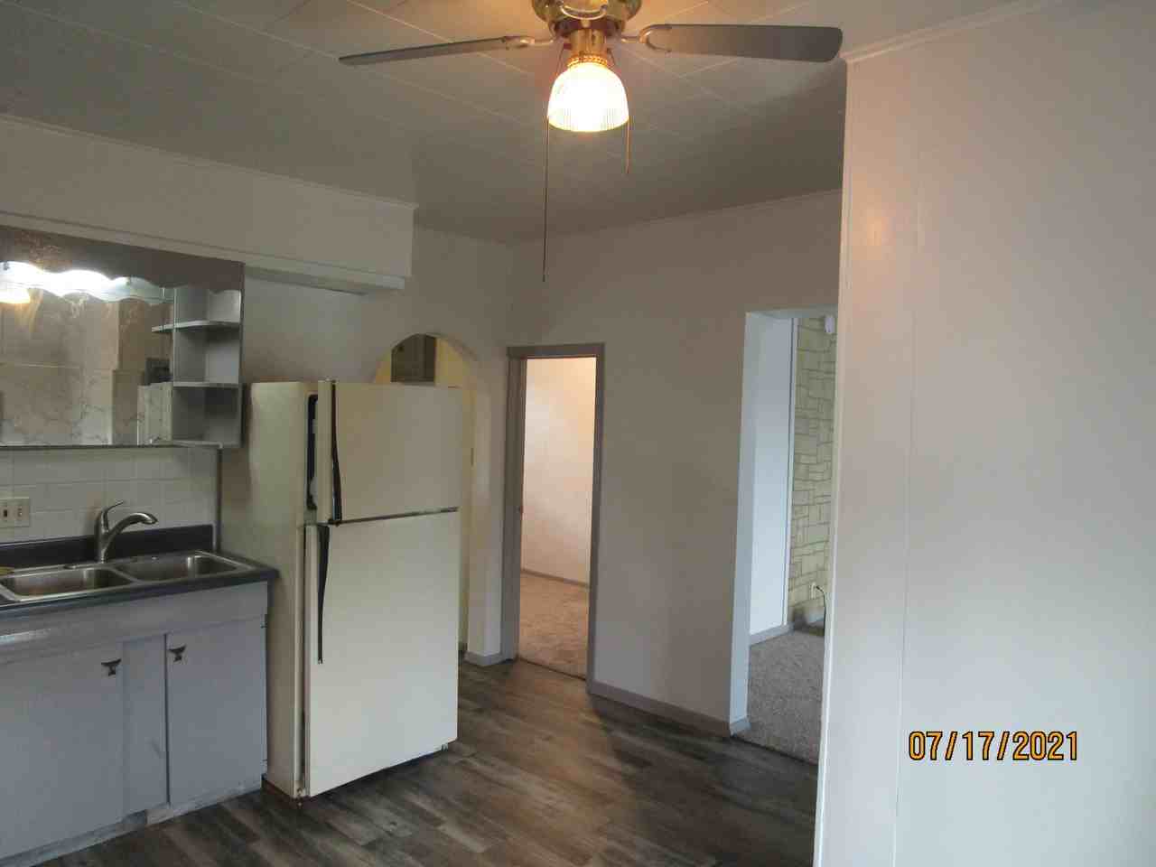 629 N Pine St - Photo 4 of 15