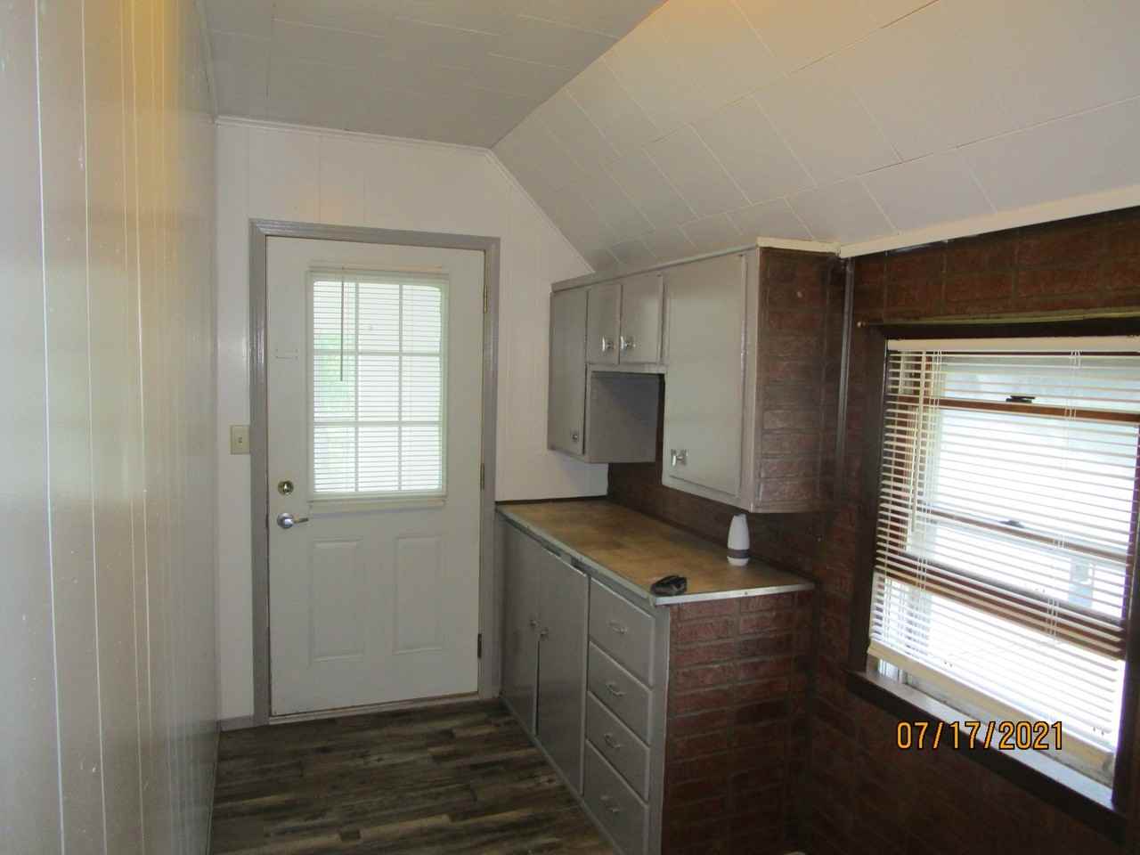629 N Pine St - Photo 5 of 15