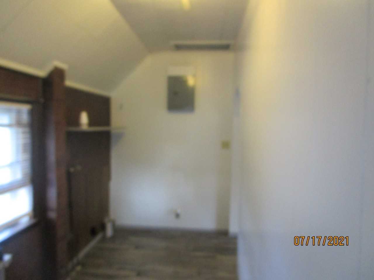 629 N Pine St - Photo 6 of 15