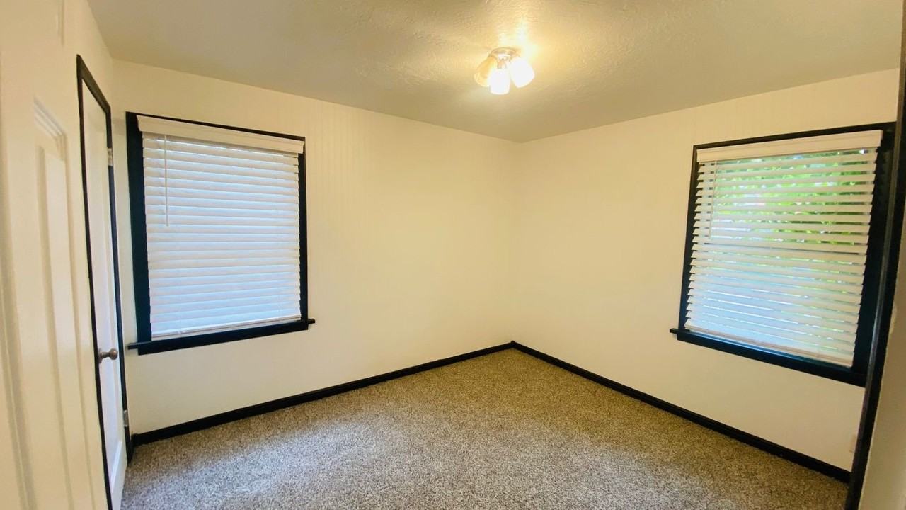 3084 Harrison Blvd - Photo 2 of 20