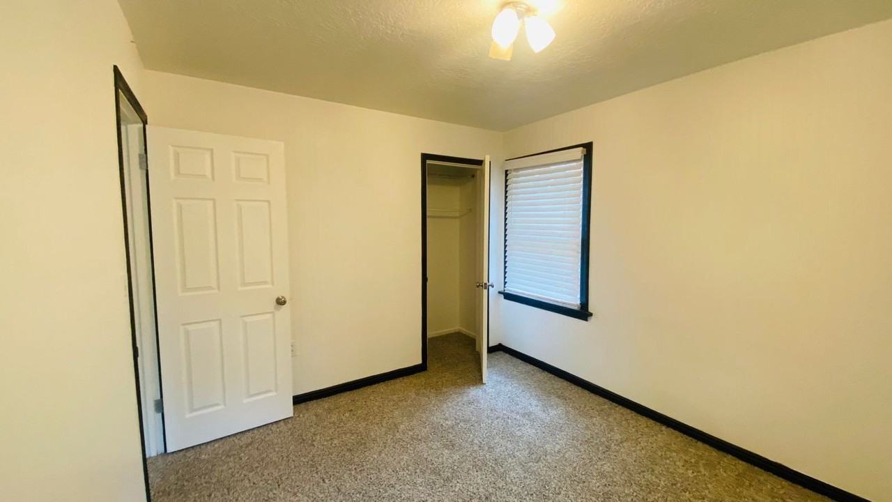 3084 Harrison Blvd - Photo 3 of 20