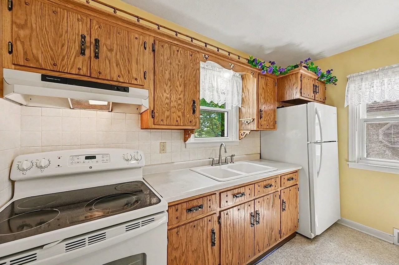2233 Stewart Ave - Photo 4 of 10