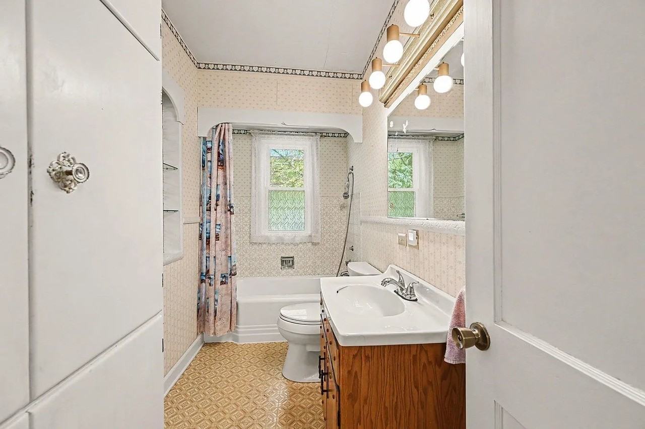 2233 Stewart Ave - Photo 7 of 10