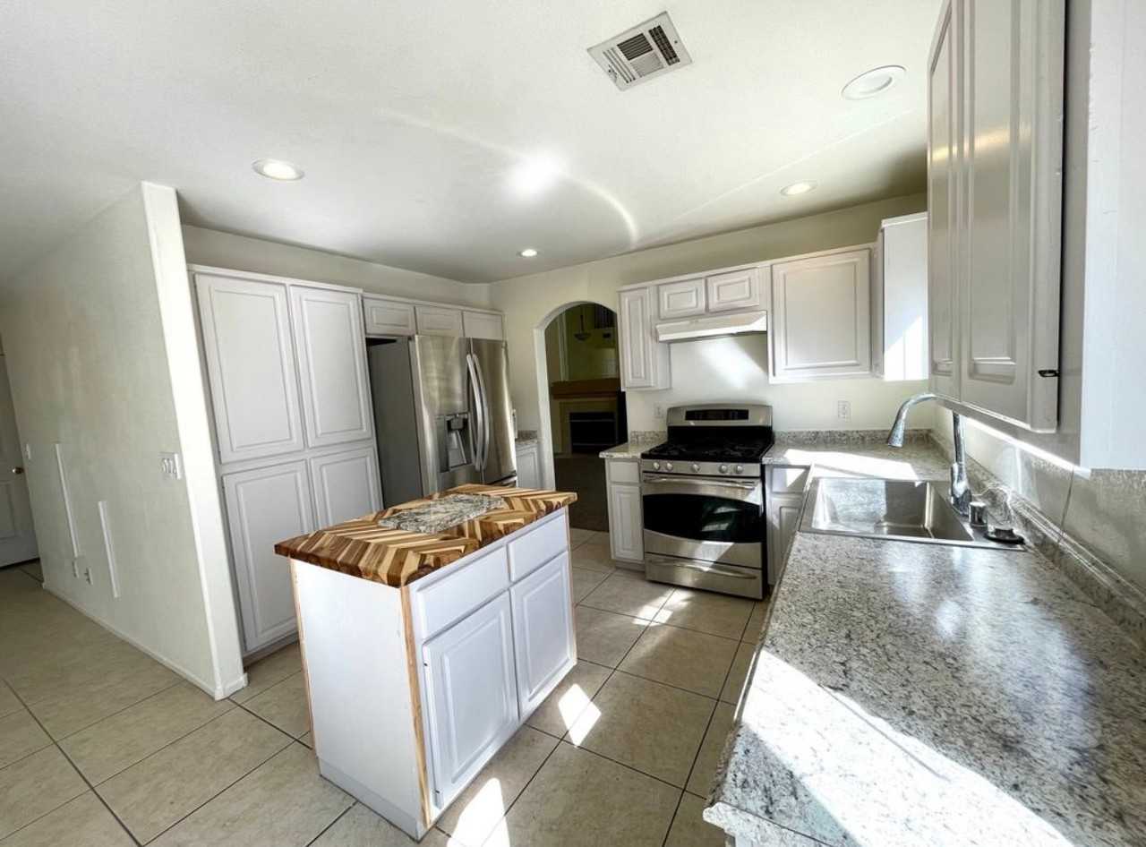 250 Camelback Ridge Ave - Photo 2 of 14