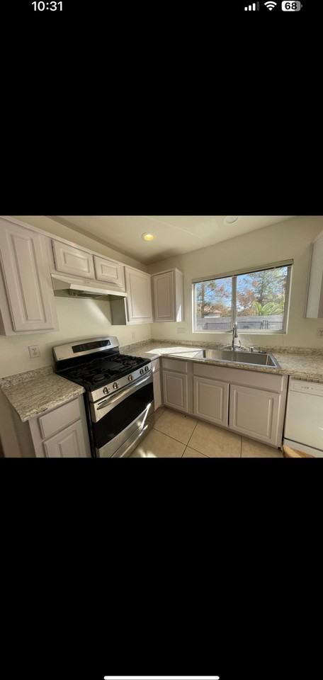 250 Camelback Ridge Ave - Photo 3 of 14