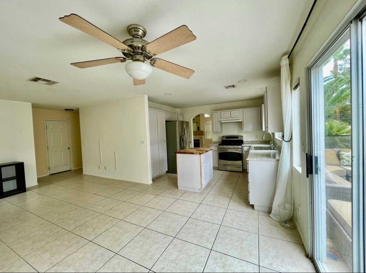 250 Camelback Ridge Ave - Photo 4 of 14