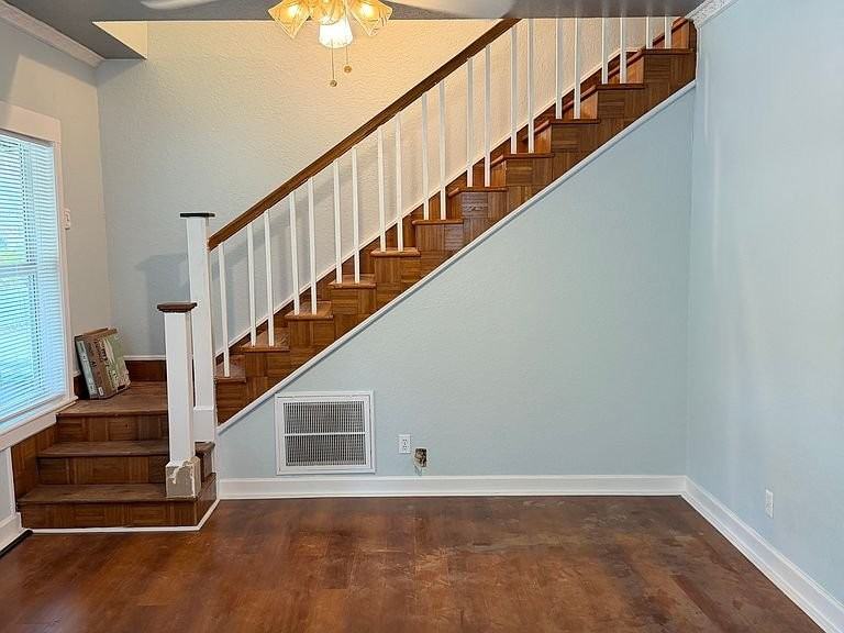 416 Sw California Ave - Photo 2 of 8