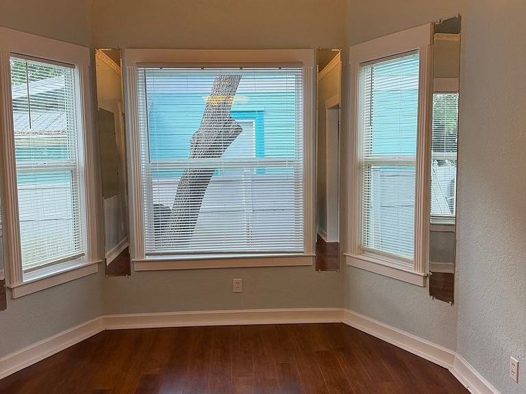 416 Sw California Ave - Photo 4 of 8