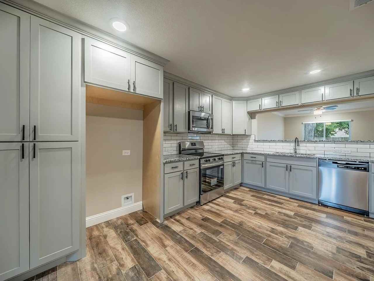 1813 Tompkins Dr - Photo 5 of 6