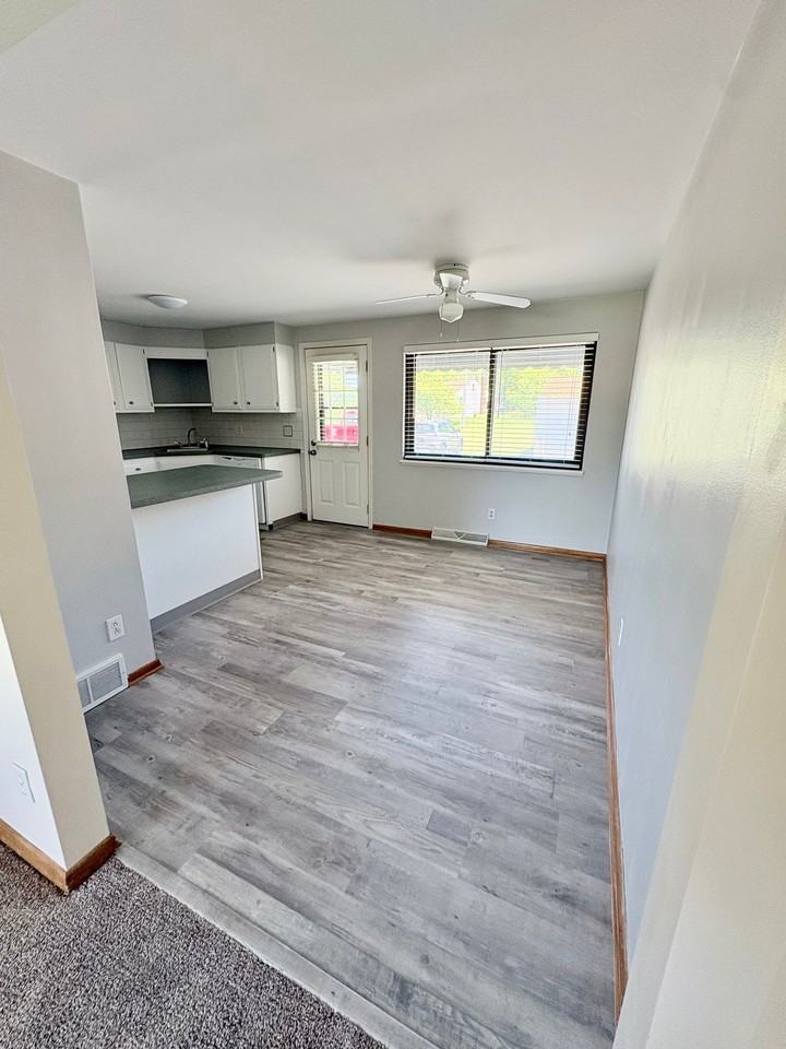 231 Greenmeadow Dr - Photo 4 of 19