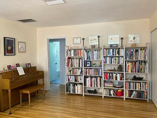 811 W Clark St - Photo 7 of 12