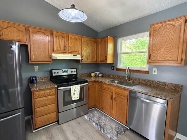 2640 Ridgecrest Ln - Photo 2 of 20