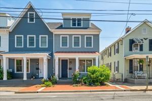 featured image of 222 E 6th St