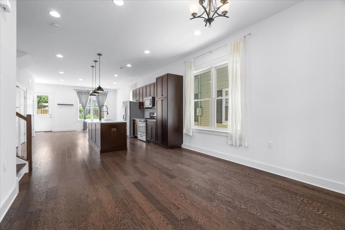 222 E 6th St - Photo 3 of 20