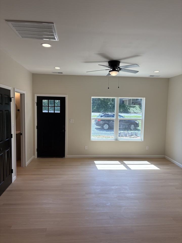 2632 Hydraulic Rd #NA - Photo 4 of 11