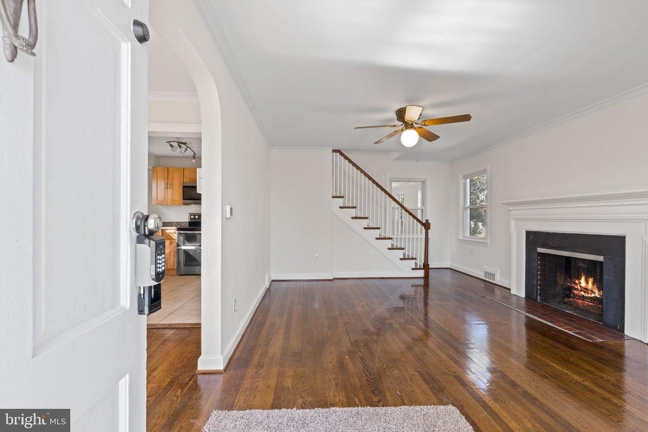 3744 Camden St Se #NA - Photo 3 of 22