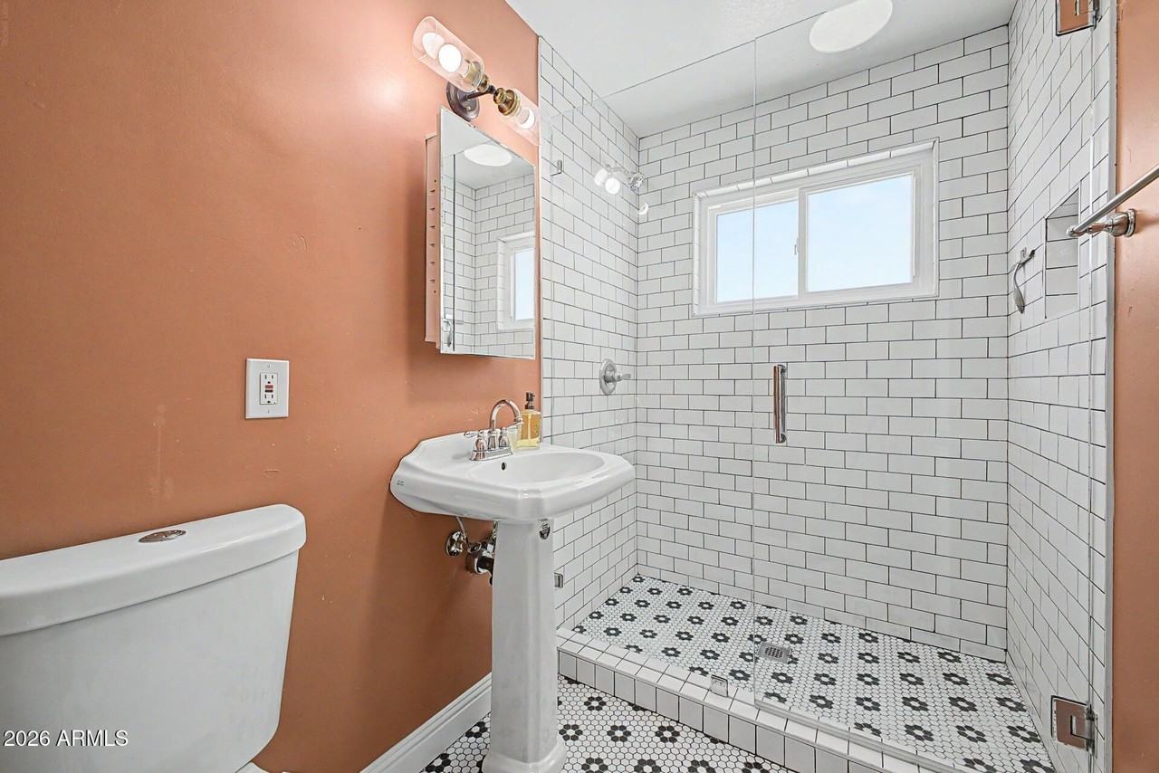 3547 E Meadowbrook Ave - Photo 7 of 31