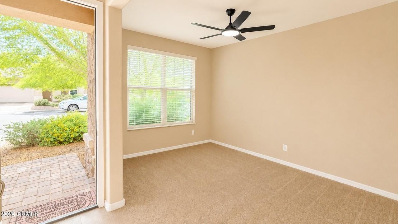 277 N Jesse St - Photo 2 of 24